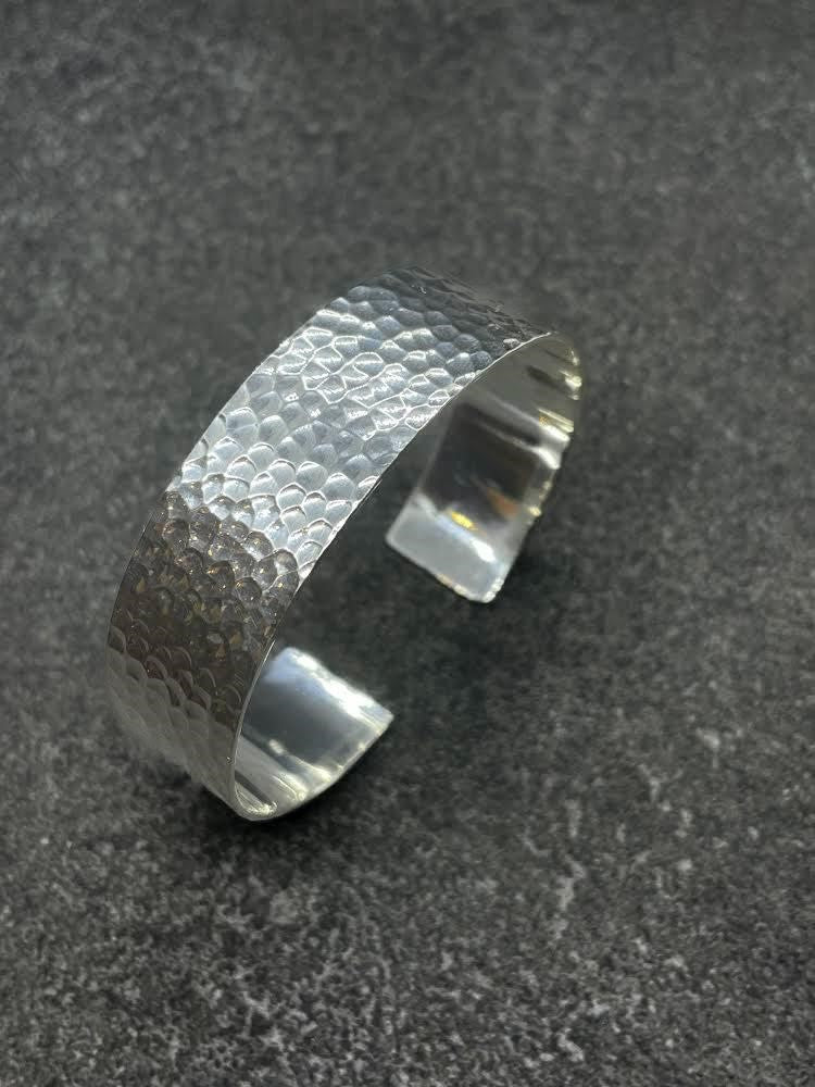 Grit cuff